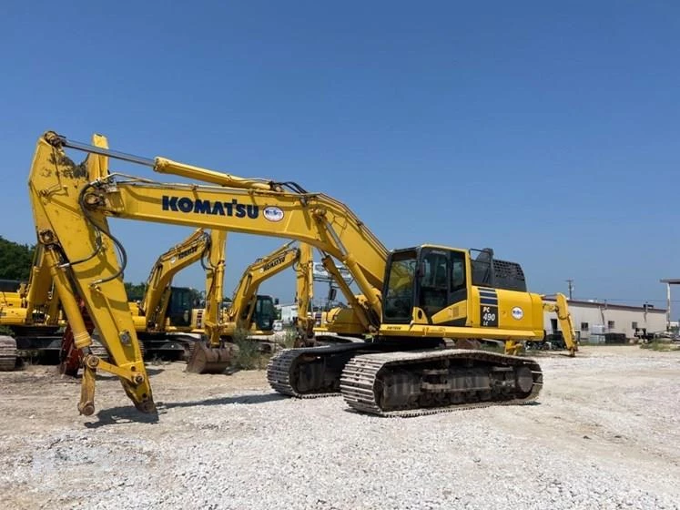 Used Komatsu Crawler Excavator under blue sky for Sun